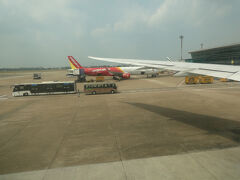 着陸しました。ホーチミンにあるタンソンニャット国際空港です。