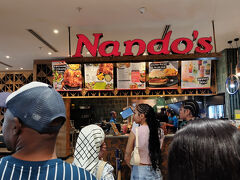 みつけたNandosチェーン店。
千原兄弟が　うまいと言ってたチキンのお店。