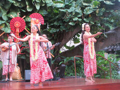 時刻になってショーが始まった。美人ぞろいでスタイル抜群！