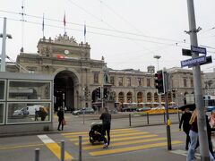今日はチューリヒ市街の4か所の噴水で行われている、Rosenbrunnen/バラの噴水を見に来ました

2025 年は 4月12日から21日まで下記の場所で開催されました
フラウミュンスター/Münsterhof beim Fraumünster
アウグスティーナー教会Münzplatz bei der Augustinerkirche
プレディガー教会/Zähringerplatz bei der Predigerkirche
ヘルムハウス/Helmhaus bei der Wasserkirche