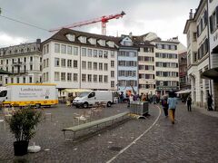 次に向かったのがフラウミュンスターの横にあるミュンスターホフ広場/Münsterhofです