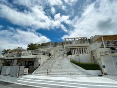 徐々に晴れ間も見えてきたので、瀬長島を探索することにします。
