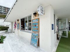 遅めのランチするためウミカジテラスまで足を運びます。ポケ丼にしました。