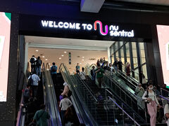 まずは「ニューセントラル」というショッピングモールへ、、、