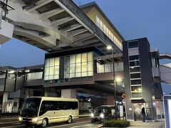 舎人駅から、日暮里舎人ライナーに乗りました。