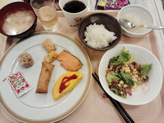 ホテルで朝食ブッフェを頂いた後、出発です。
あんまり深く考えてませんでしたが、たまたま土曜日だったのでラッシュはそこまでひどくなかったです。