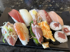 残念ながら小雨模様の日だった

宿泊記の仙郷楼のチェックインは15時から
夕飯時にしっかりお腹が空くようにと昼食は地元の寿司屋タフのお得ランチ

