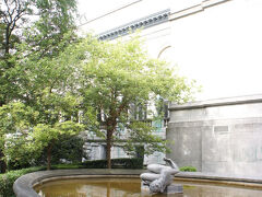 グランサブロンの方へ行こうと歩き出したら、美術館のすぐ横って公園なんですね。カフェから見えてたところかな。