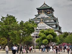 続いて「大阪城」
こちらは久しぶり。

ほとんどが外国人☆
日本人は修学旅行生こそいたけど、ほとんどいませんでした。