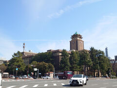 名古屋城の斜め向かいには、名古屋市役所。
名古屋ウィメンズマラソンのとき、この道路を走ったので見覚えがありました。
