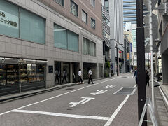 銀座レンガ通り通過。
行き過ぎたことに気が付きUターンしました。