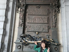 頭から足の先まで撫でると幸運が訪れるというセルクラースの像
みんなが撫でるからピカピカだ☆☆☆☆☆

遅い時間だからか順番待ちの列もなくゆっくり撮ってもらえたよ^ ^