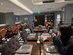 3日目の朝6:30です
昨日はホテルの朝食ビュッフェ食べれなかったから初めてきました
綺麗なレストラン