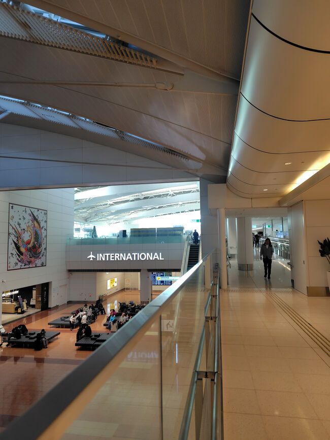 羽田では沖止めでした。<br />表示に従い進むとINTERNATIONAL見えてきた～