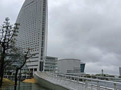残念ながら外は雨でしたが、ちょっとだけ出かけます。