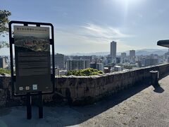 富士見台展望台(似島を望む視点場)
ここからは南と西の２つを眺望することが出来る言わば絶景ポイントです

似島は広島港方向