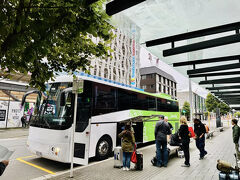 バス停に行くと、もうインターシティのバスが停まってて焦ったが、これは行き先が違う模様
