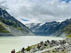 第三吊り橋からさらに10分くらい歩いて終点のフッカーズポイント。
奥に氷河が見えますな。
しかし肝心のクックが隠されとる。。。