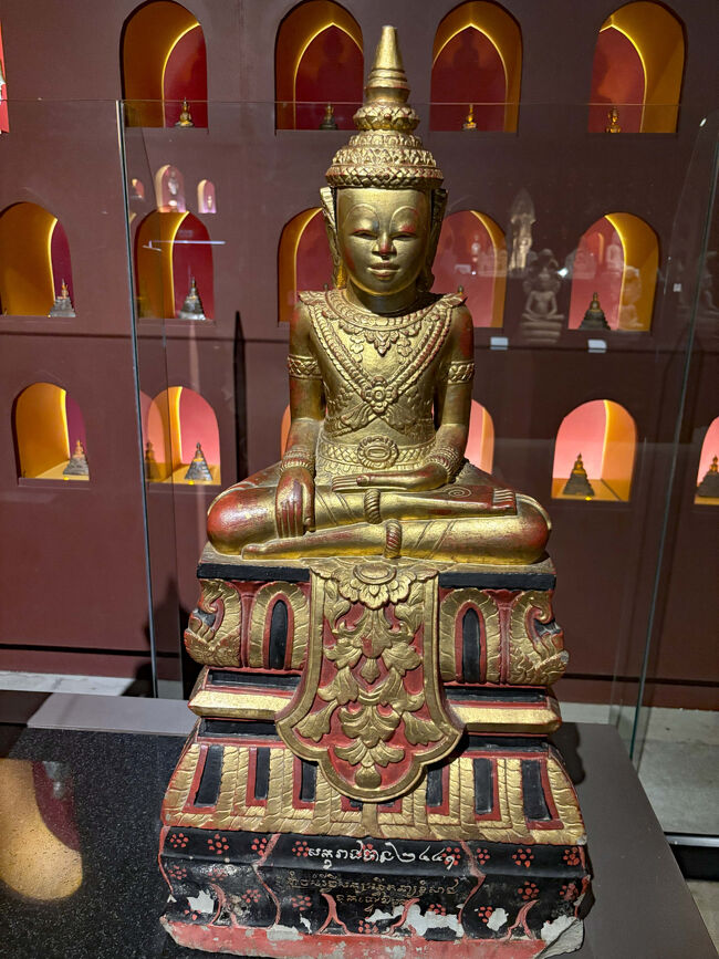 アンコール国立博物館でカンボジアに伝わるヒンズー教と仏教の神