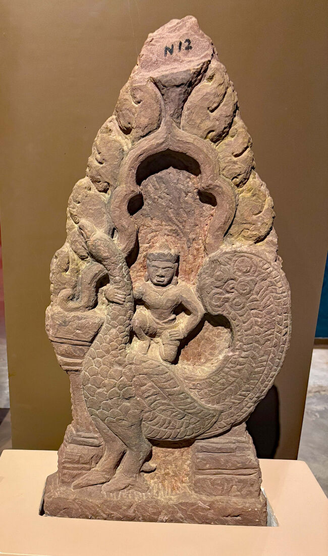 アンコール国立博物館でカンボジアに伝わるヒンズー教と仏教の神