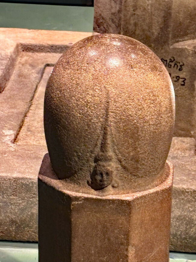 アンコール国立博物館でカンボジアに伝わるヒンズー教と仏教の神