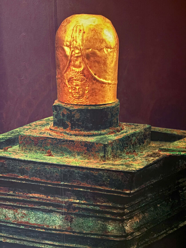 アンコール国立博物館でカンボジアに伝わるヒンズー教と仏教の神