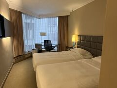 とりあえずホテルに無事チェックイン！お部屋は狭いけど立地は良い。尖沙咀駅に近いのですごく動きやすそう。