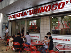 国立人類博物館を見終わって向かったのはタコス屋のTaqueria Orinoko。

タコス屋さんはいっぱいあるので迷いましたが、口コミがよかったので。
人気店のようで並んでいたけど、すぐに案内された。

入口でオーダーして先払いをするシステム。
カード利用可、というかキャッシュを扱っていないかも？