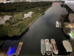 浜離宮恩賜庭園や停泊中のTOKYO CRUISEの船たち