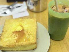 シロップたっぷりかけて食べるのが◎紅茶の茶葉も濃くて美味しいです。