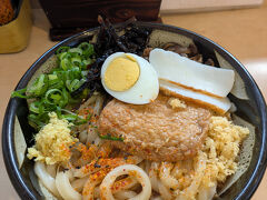 うどん＝香川のイメージ強いけど、ぶっかけうどんのルーツは倉敷だと聞いたので実食。うまい！