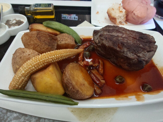 メインのビーフ　やはりおいしい。