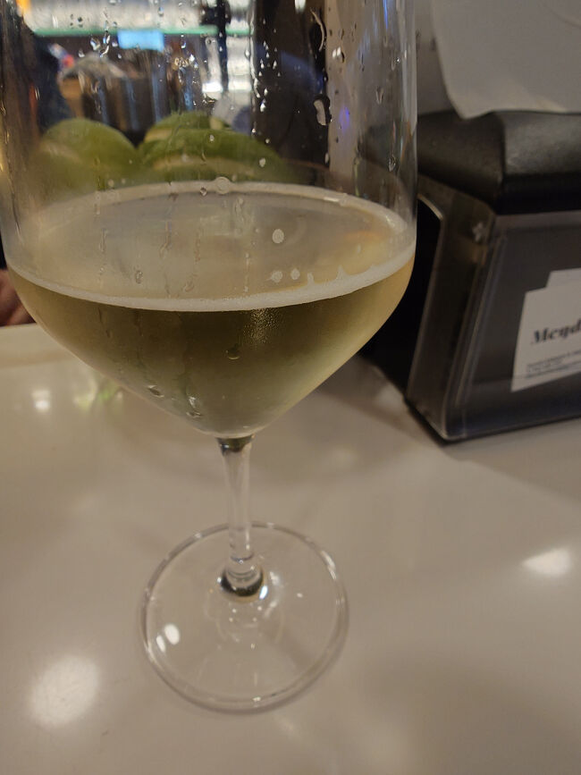 MendaurBerriaは比較的空いていて、初心者にはちょうど良かったです<br />チャコリとおすすめ２点をオーダー。