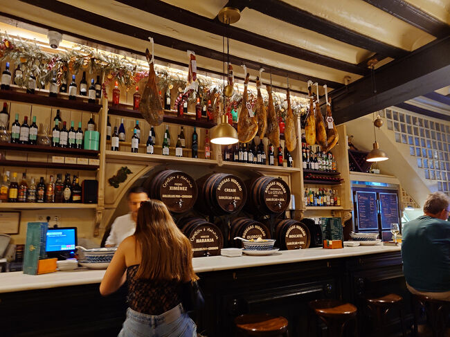 何とかセビーリャに到着して<br />夕食はタパスレストランBodega Díaz-Salazarへ