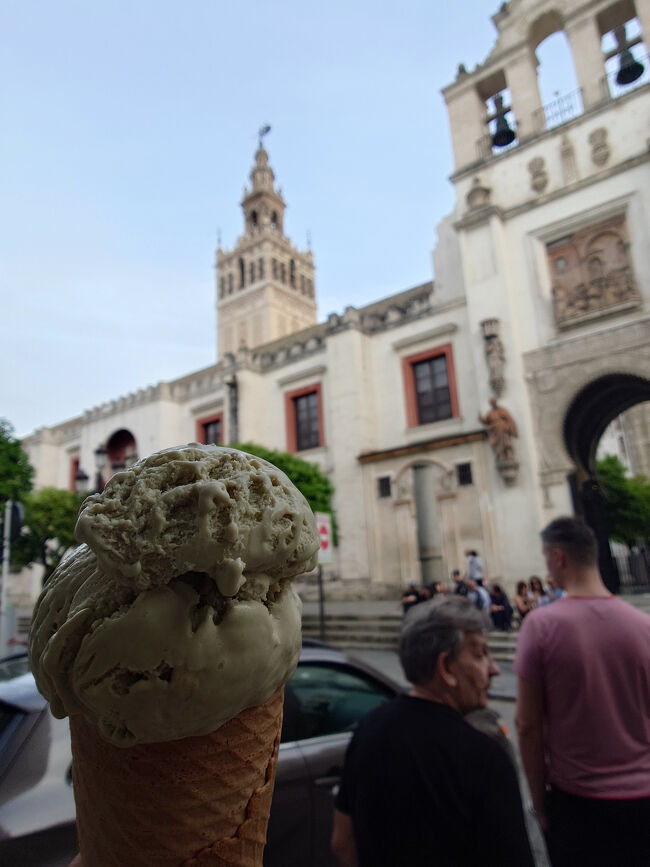 食後、ピスタチオアイスクリーム