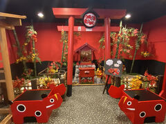 ラーメン館の中にある、赤べこ神社