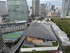 四季劇場は夜の方が雰囲気ありますね

グランドは芝商業高校、、、だったかな