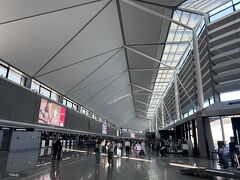 虹橋空港T1到着
国際線少ないせいか全く活気がありません。