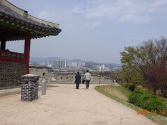 「西北角楼」から、登ってきた道を振り返ると、こんな感じ。