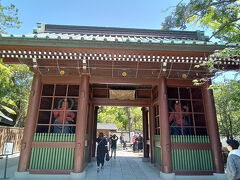 山門をくぐり大仏さんとご対面。