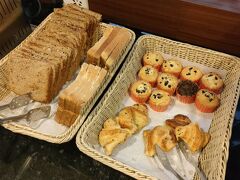 ポカラへ移動。ポカラではザシルバーオークスインにとまります。