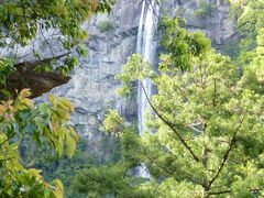 途中、那智の滝に寄りました。