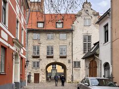 スウェーデン門

名前のいわれは知らない。