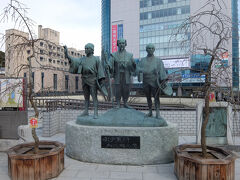 こんな感じの人たちですね。
水戸駅で乗り換え。改札内には偕楽園駅100周年にちなんで歴代の臨時特急のヘッドマークなど貴重な展示がありました。
偕楽園13:32>>常磐線水戸行き>>水戸13:35