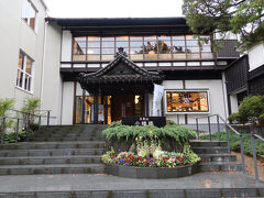 洋館の右手にある和館は日和山 小幡楼 ヒヨリベーカリー＆カフェとして使われています