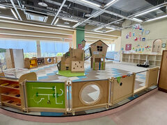 施設内は基本靴を履いたまま遊べますが、エリアごとに靴を履いたり脱いだりしないといけないのが結構面倒でした。

でも子どもはとても楽しそうでよかったです。