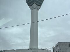 五稜郭タワーに到着しました

駐車場には　観光バスがいっぱいでした