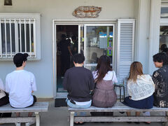 4/ 9（水）昼「丸吉食堂」

新城海岸の帰りにはやっぱりここの宮古そばが食べたくなります。
12:00前に到着すると行列は４，５組…10分ほどで入店。