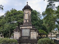文学館近くの中山公園の献馘碑
明治時代この付近にいた原住民の首狩り族を懐柔＆鎮圧した記念の石碑、との情報
