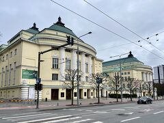 エストニア国立歌劇場

この後背後辺りから旧市街かな。